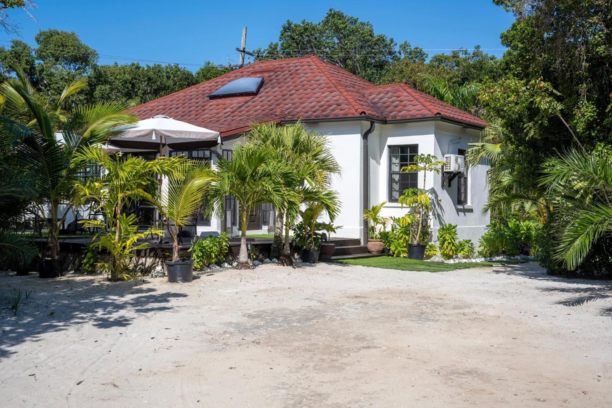 The Pilot House Hotel Rock Sound Ngoại thất bức ảnh