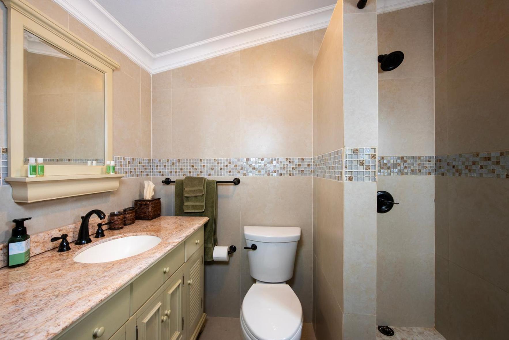 The Pilot House Hotel Rock Sound Ngoại thất bức ảnh