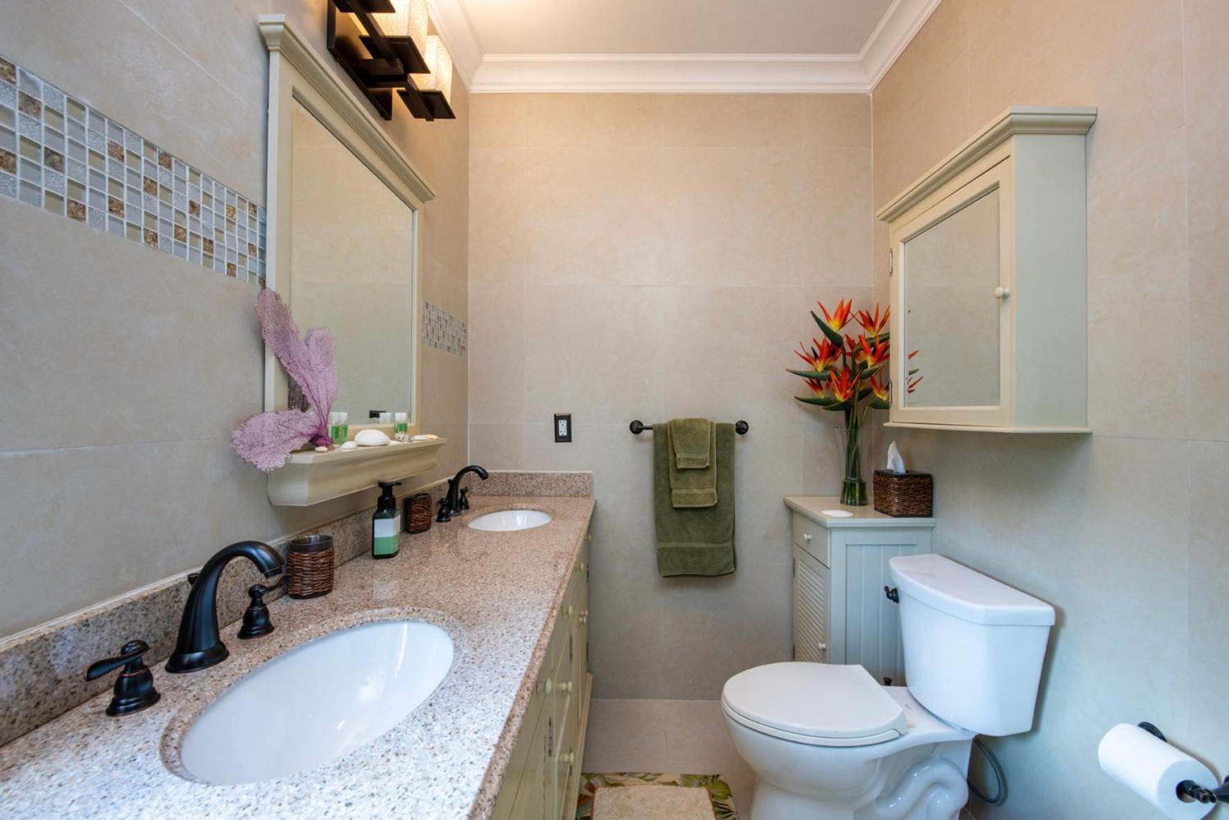 The Pilot House Hotel Rock Sound Ngoại thất bức ảnh