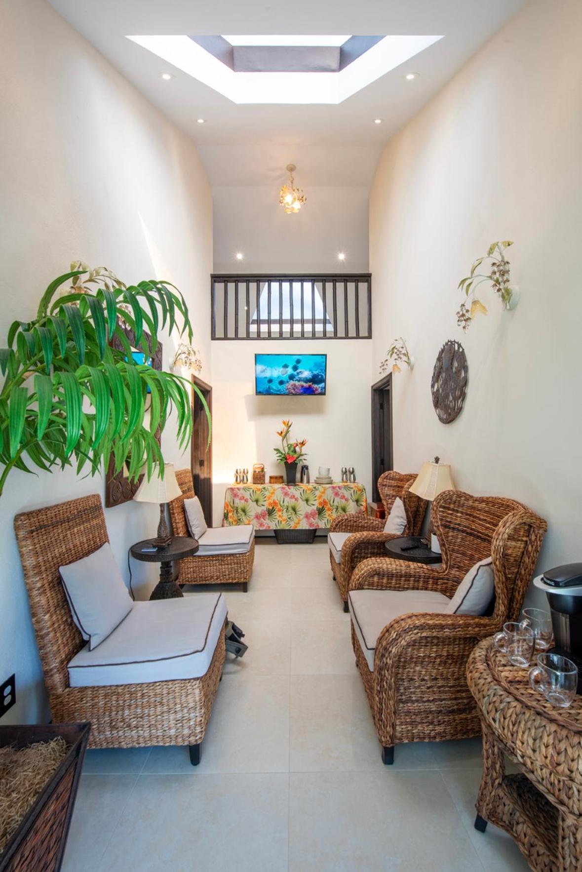 The Pilot House Hotel Rock Sound Ngoại thất bức ảnh